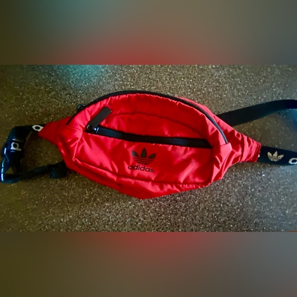 Original Adidas Cherry Red Crossbody/Waist Pack - Picture 1 of 4